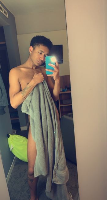 nude a.jxcrt doing latina selfie