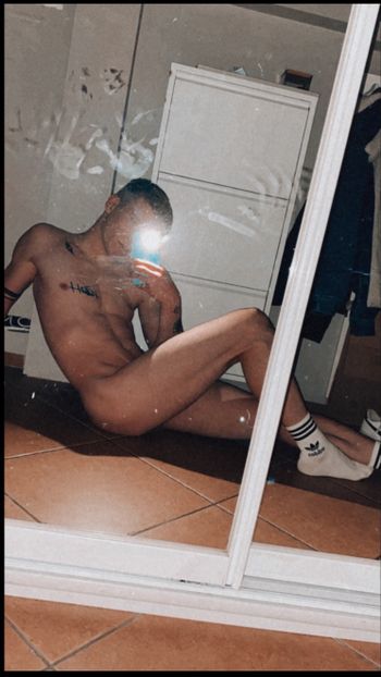 nude aarontheboy showing streamer selfie