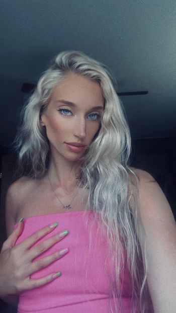 nude abellaboo doing dick rating