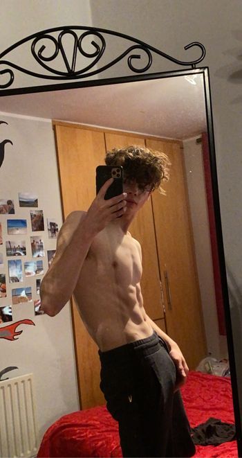 nude adam_bentleyx doing messaging