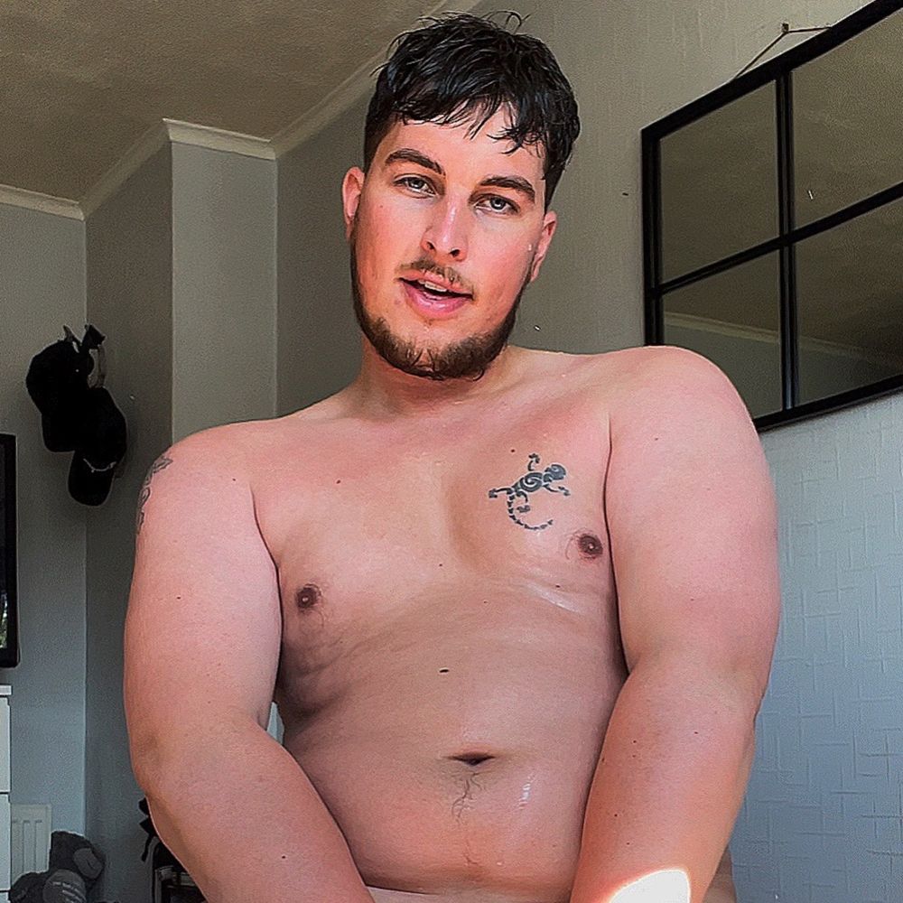 adamrosexx OnlyFans posting male