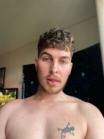 adamxtra OnlyFans male selfie