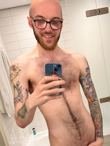 nude adrian_parker doing messaging selfie