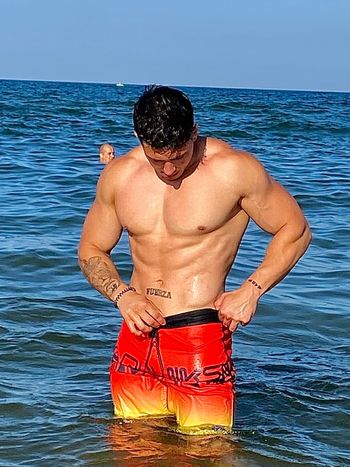 adrib.18 OnlyFans male