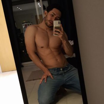 nude aleursoextra doing latina selfie