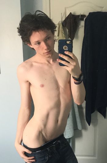 nude alex3sharp gay selfie