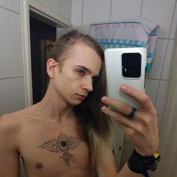 nude alex_kizoy posting male