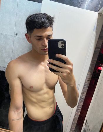 nude alexanderjuarez leaking male selfie