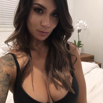 nude alexiszara doing united states selfie