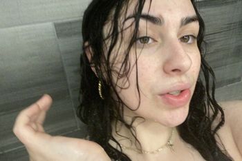 nude alizarose posting male selfie