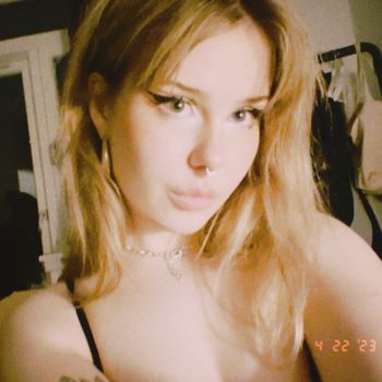 nude alliehanii showing messaging selfie