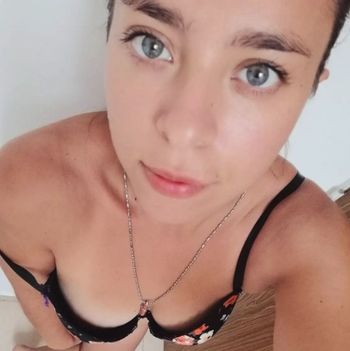 nude alxdez showing model selfie