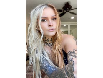 nude alyssaa.aurora doing white selfie