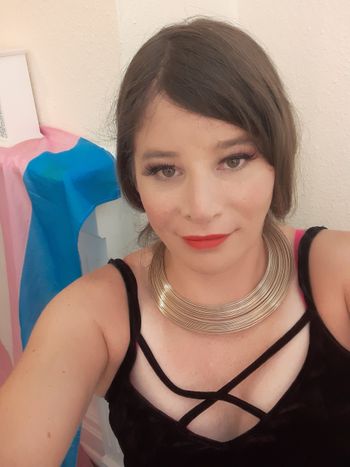 nude amelia_trans showing trans selfie