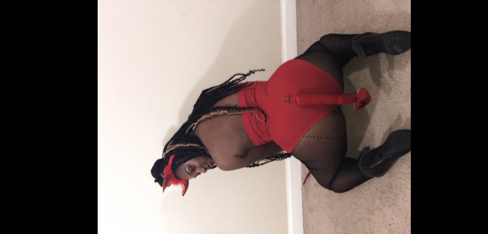 aminaxvixen OnlyFans showing fetish