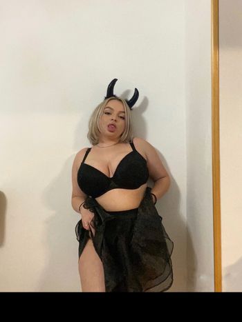 nude anaanaa01 posting fetish selfie