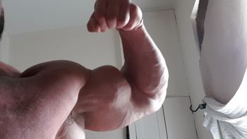 nude andyanabolic leaking fit selfie