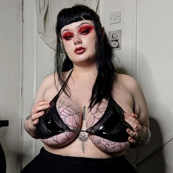 angell_black OnlyFans goth selfie