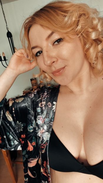 nude anitanelson recording custom content selfie