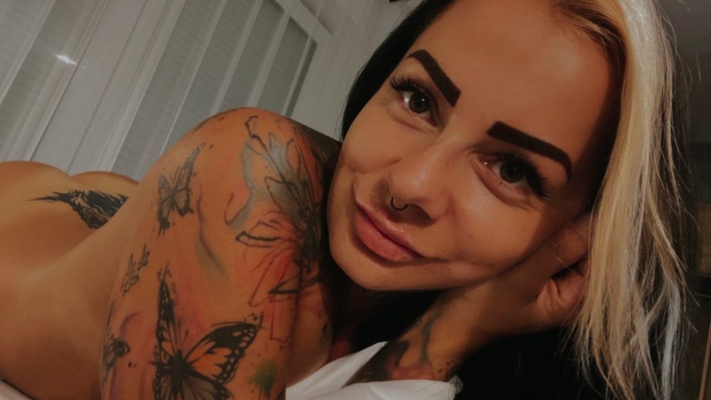 annie_inked OnlyFans doing anal