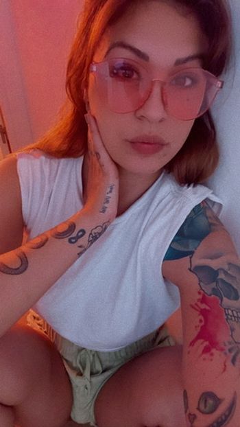 nude annyleeatriz posting white selfie