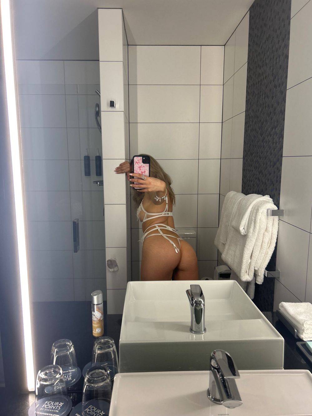 ariesbabe0 OnlyFans showing streamer