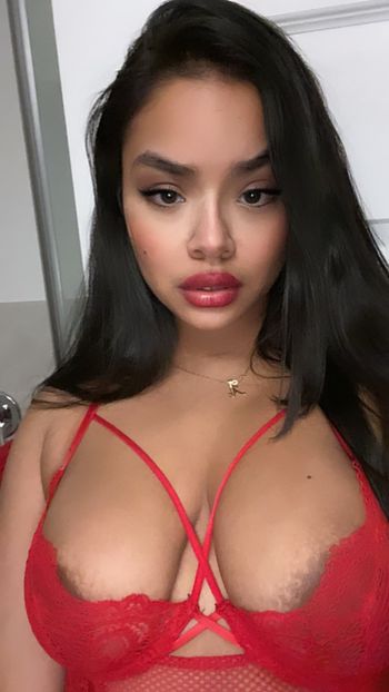 nude asbelkarem posting asian selfie