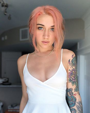 nude ashleyfawn posting white selfie