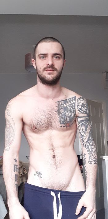 nude ashleywilko20 leaking male selfie