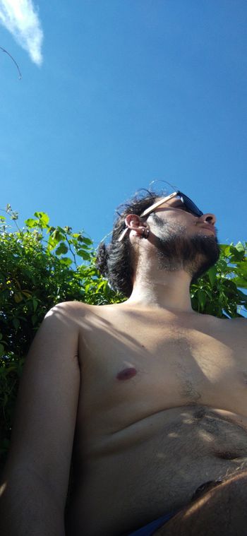 nude assentoagudo doing male selfie