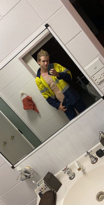 aussiesoccerboy OnlyFans streamer selfie