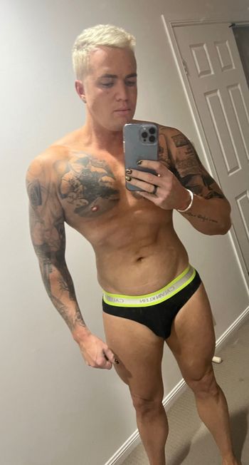 aussietroy OnlyFans male selfie