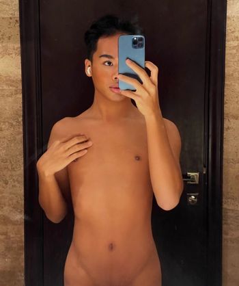 nude babenickkyx posting thailand selfie