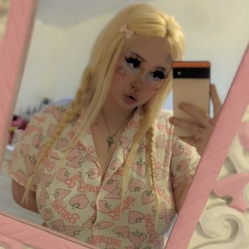 nude babydollbimbo doing united kingdom selfie