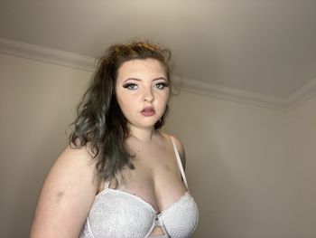 nude babyface-kyra posting toys