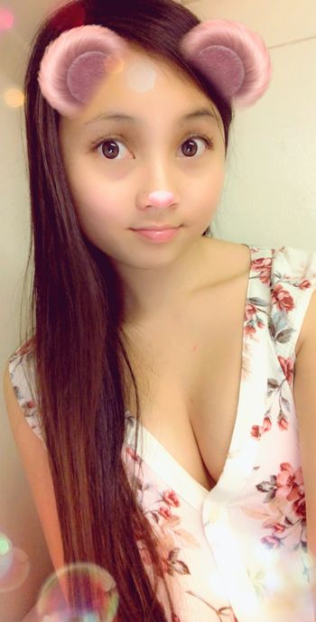 nude babygirllucyxoxo posting student selfie