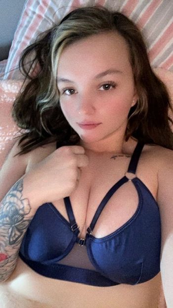 nude babyj2023 showing white selfie