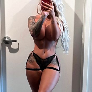 nude badasscassfit doing big ass