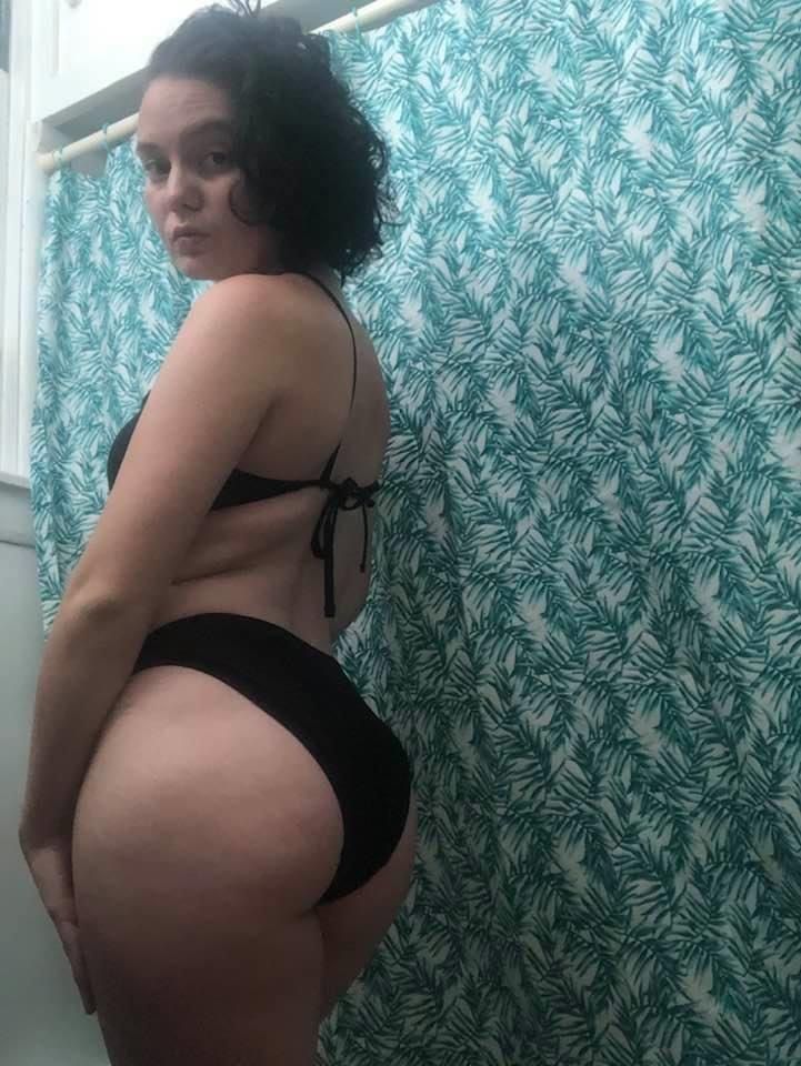 baddestitalian OnlyFans doing big ass