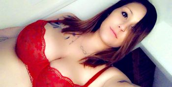 nude badgalk doing custom content selfie