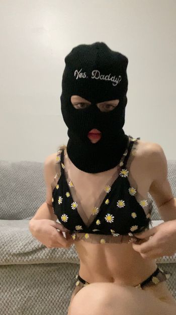 nude balaclava.baddie0 doing petite selfie