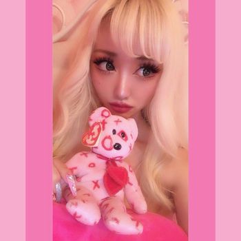 nude barbiesayoco doing japanese selfie