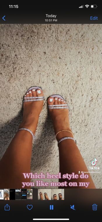 nude barefootbunnnyyy posting asian selfie