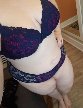 nude bbw-sarahrose555 showing big tits selfie