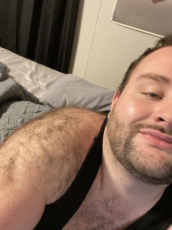 nude bearguy27 posting daddy selfie