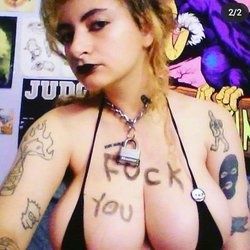 nude beckieheckie showing public selfie