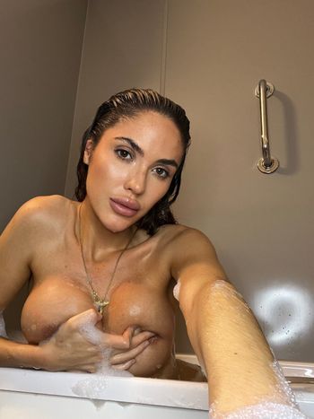 nude becksdaisy recording latina selfie