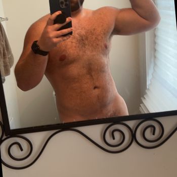 nude beefy_gay_gay posting lesbian selfie