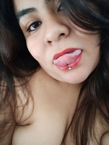 nude bellxaa showing messaging selfie