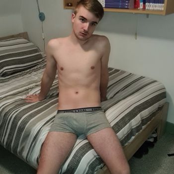 nude ben_hollandxxx showing gay selfie